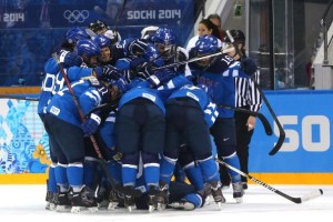 getty_naisetfinsuihiirikoskijennimaali20140212a