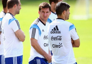 getty_messilionel20140620