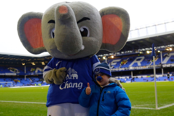 getty_evertoninmaskottichangytheelephant20140322