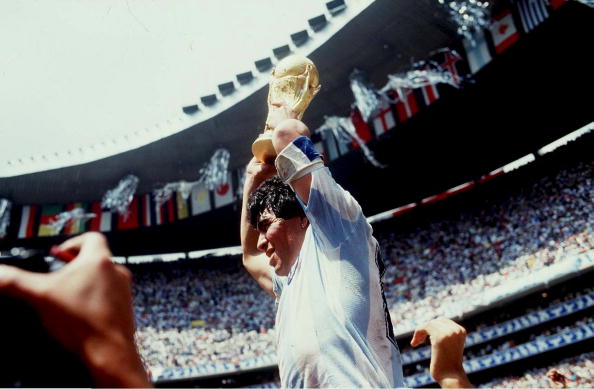 getty_maradonadiego19860701