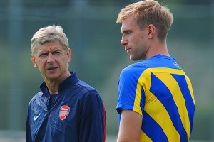 getty_mertesackerwenger20130826