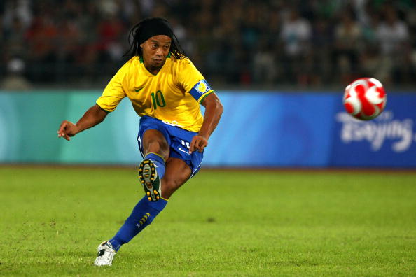 getty_ronaldinho20130119