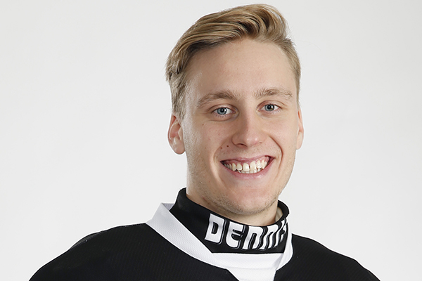 karvonen_elias_pelaajakuva_tps_2016