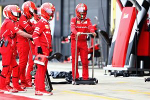 getty_ferrarivarikkomekaanikot20180409