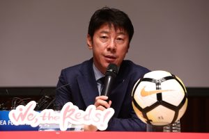 getty_eteläkoreanvalmentaja1806