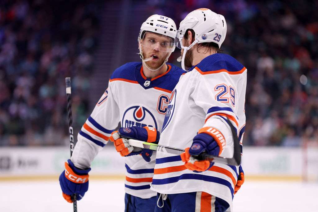 Connor McDavid ylitti huiman rajapyykin